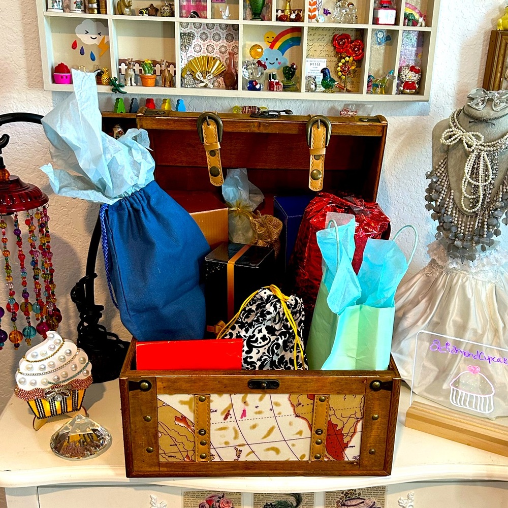 10/7 @ 2pm CST - Drawing 🎁 Treasure Chest Drawing For June 🛼🛼🛼 - Picture 11 of 16